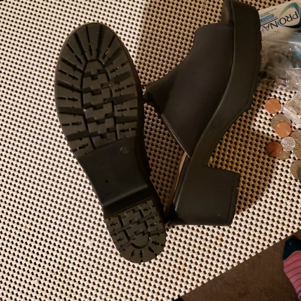 Shoes - Picture 2 of 3